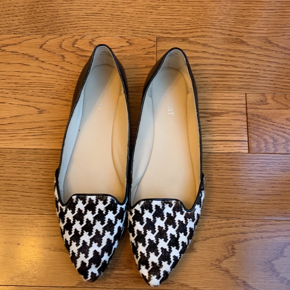 Nine West flat shoes. Leather and fabric. Comfortable tread. Great pattern. - Picture 2 of 7